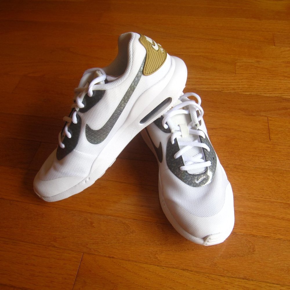 NEW Nike Air Max Oketo Size 7.5 Womens